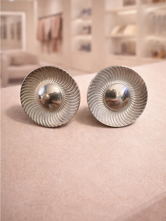 Jewelry - Vintage Gold Tone Round Circle Swirl Design Clip on Screw Back Earrings Cocktail